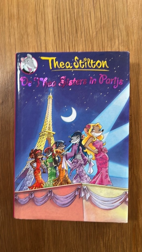 Kinderboek Thea Stilton - De Thea Sisters in Parijs, Ophalen of Verzenden, Zo goed als nieuw, Thea Stilton, Fictie algemeen