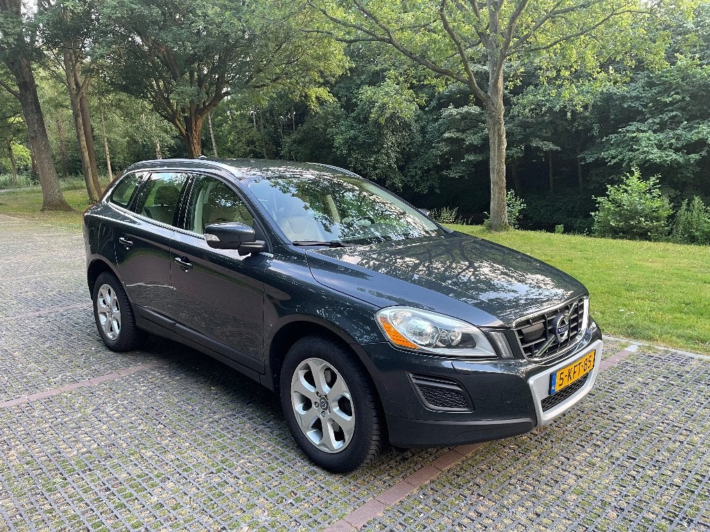Volvo XC60 D5 2013 Grijs, Auto's, Volvo, Particulier, XC60, 4x4, ABS, Adaptieve lichten, Adaptive Cruise Control, Airbags, Airconditioning