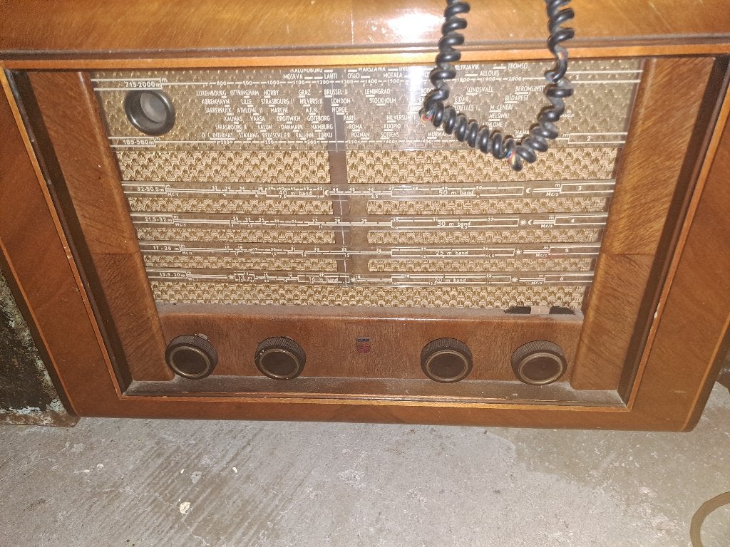 Oude radios in een koop, Ophalen