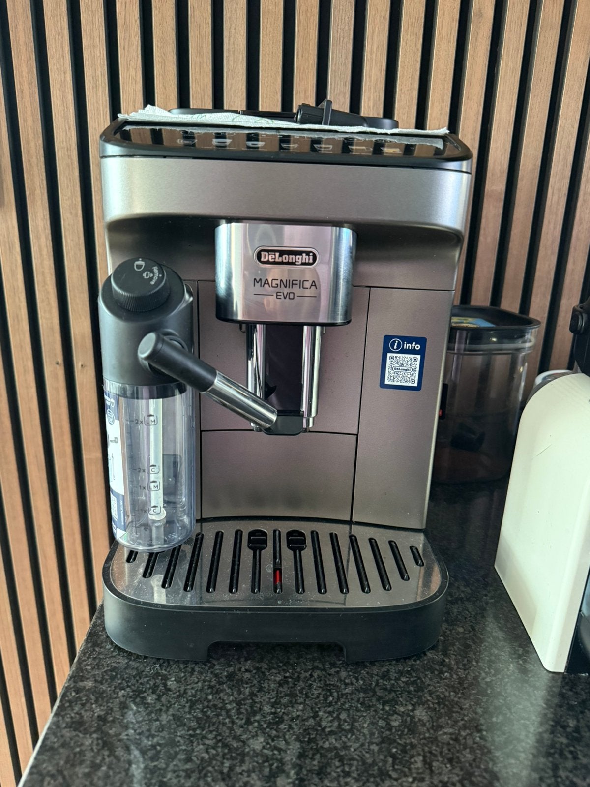 De’Longhi Magnifica Evo met melkreservoir, Ophalen, Zo goed als nieuw, Koffiemachine