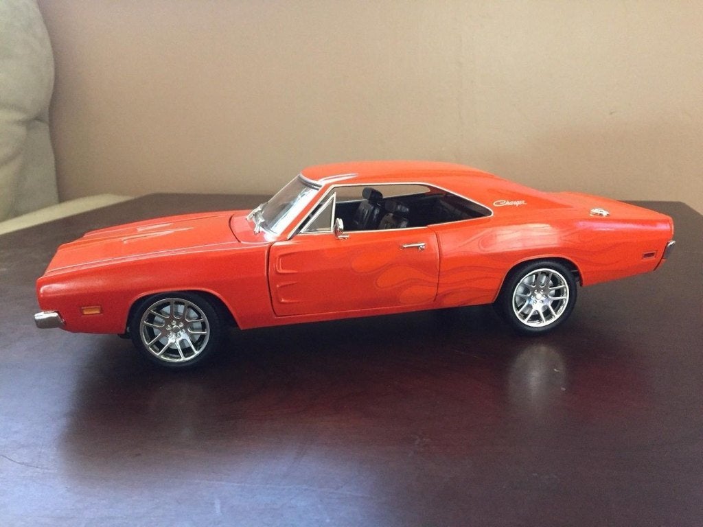 €90 1:18 Dodge Charger oranje met vlammen Hotwheels, Ophalen of Verzenden, Zo goed als nieuw, Auto, Hot Wheels