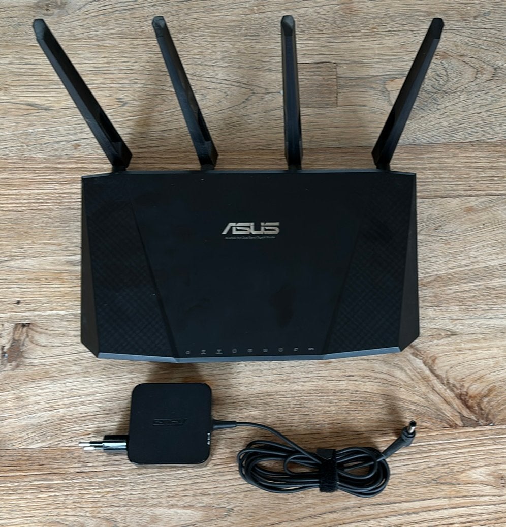 Asus RT AC87U, Computers en Software, Routers en Modems, Ophalen of Verzenden, Gebruikt, Router