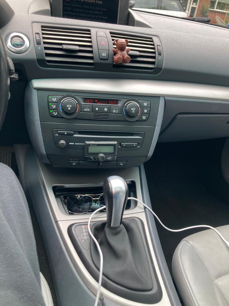 BMW 1-Serie 2.0 120D AUT 2007 Zwart, 1995 cc, 4 cilinders, Leder, Diesel