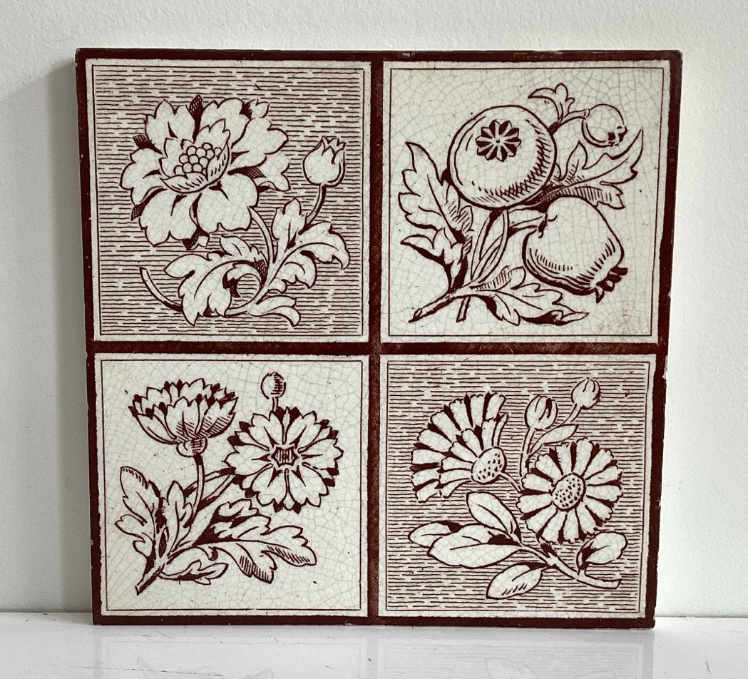 Antieke tegel bloemmotieven, quarter effect Engeland 1900, Antiek en Kunst, Antiek | Wandborden en Tegels, Ophalen of Verzenden