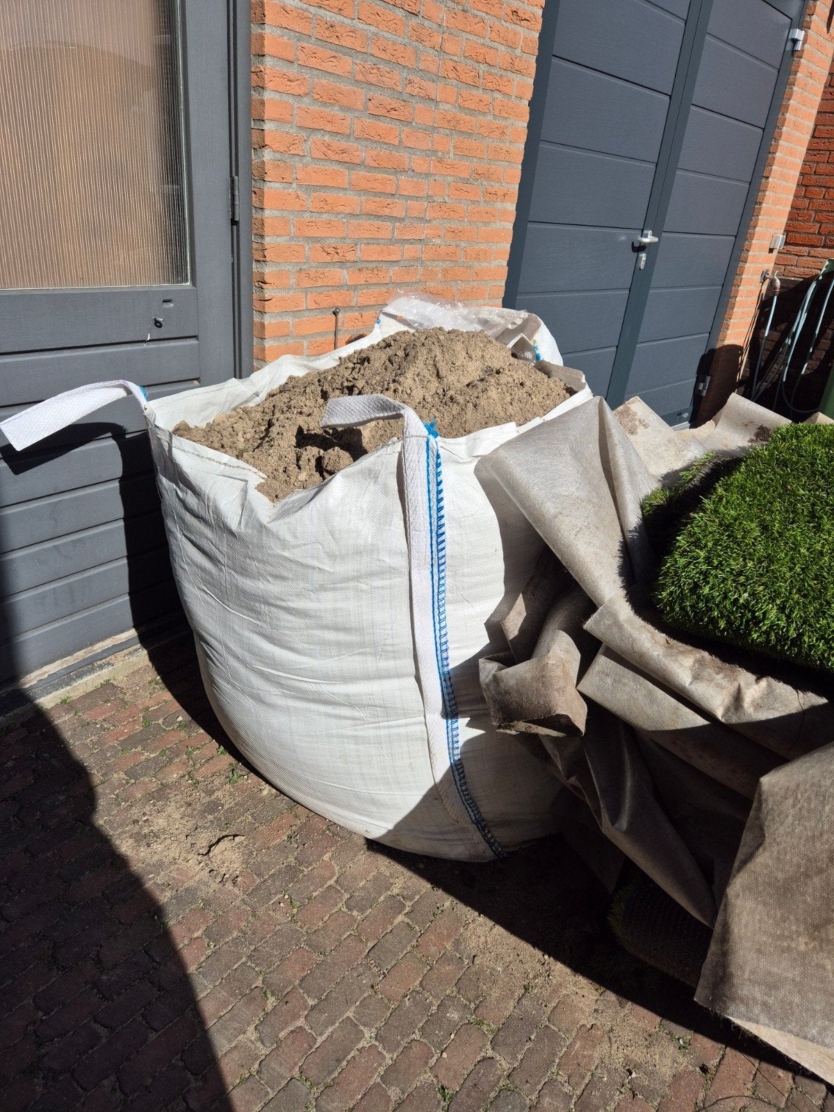 Gratis ophoog / opvulzand +- 1m3 zelf scheppen en transport, Ophalen, Overige typen