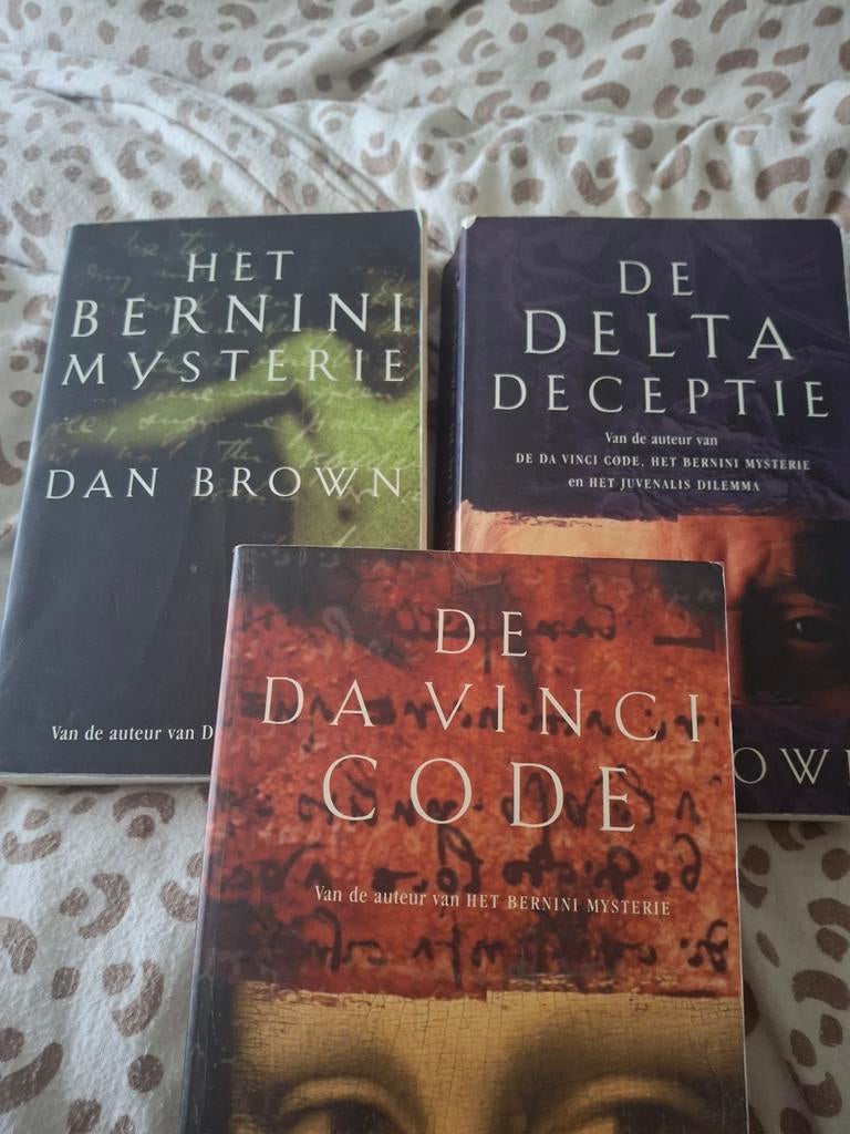 Dan Brown - Delta deceptie, DaVinci Code, Bernini Mysterie, Ophalen of Verzenden, Zo goed als nieuw, Dan Brown