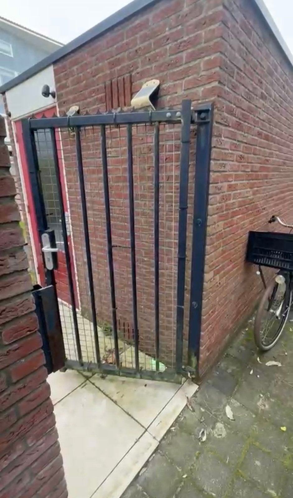 Gezocht: vakman voor dichtmaken bestaande tuinpoort, Tuin en Terras, Ophalen of Verzenden, Zo goed als nieuw, Draaipoort, 150 tot 200 cm