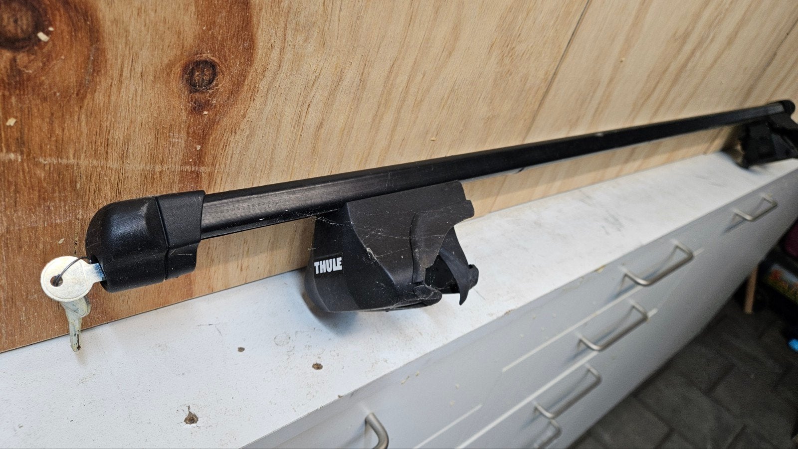 Thule dakdrager met slot en sleutel, Ophalen