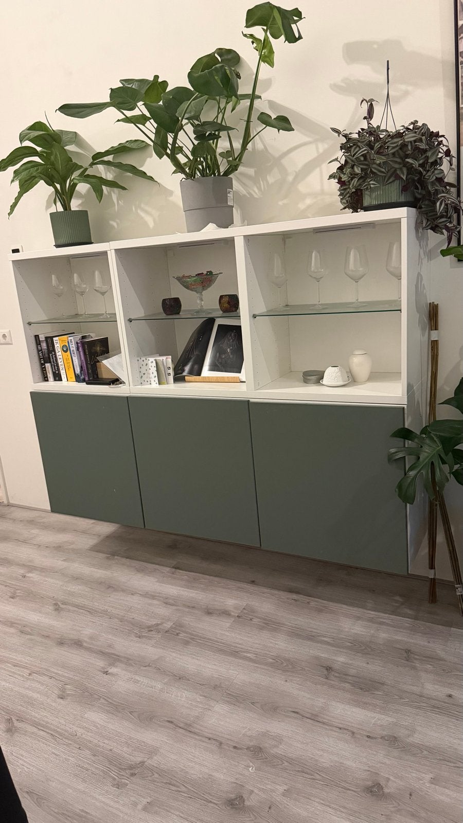 Moderne wandkast met deuren en planken - Wit/Groen, Huis en Inrichting, 150 tot 200 cm, Ophalen of Verzenden, Zo goed als nieuw