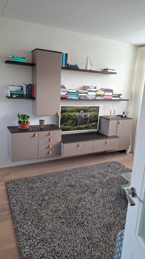 Interstar wandmeubel met planken en kasten, Huis en Inrichting, Kasten | Wandmeubels, Ophalen