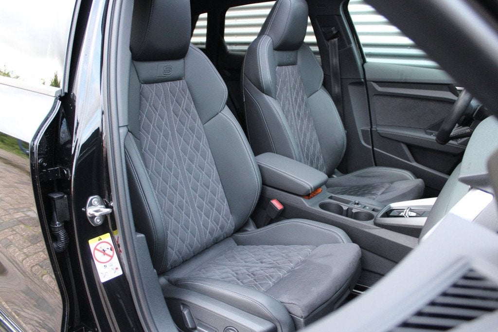 Audi A3 Sportback 35 TFSI 2x S-Line | Panoramadak | B&O | HU, 4 cilinders, 150 pk, Zwart, Origineel Nederlands