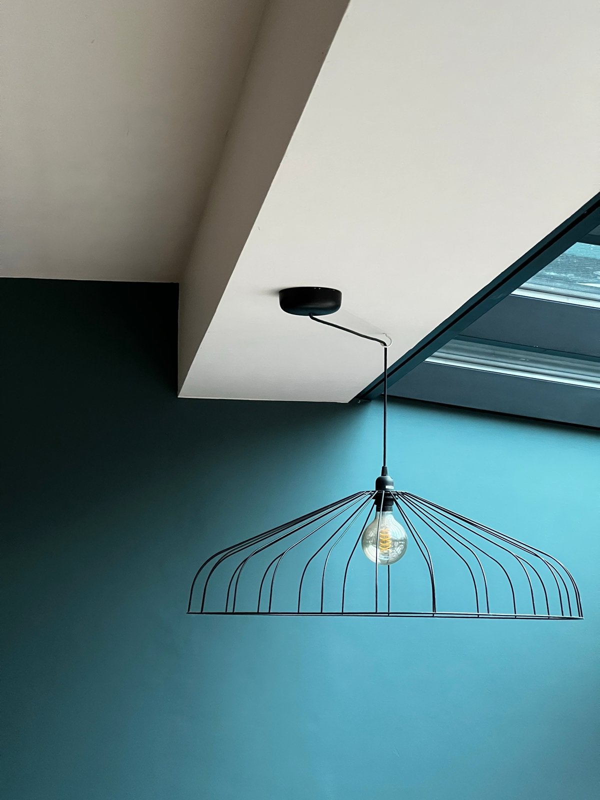 Ligne Roset Parachute lamp - Zwarte draadlamp, Huis en Inrichting, Lampen | Hanglampen, Ophalen, Gebruikt, Metaal