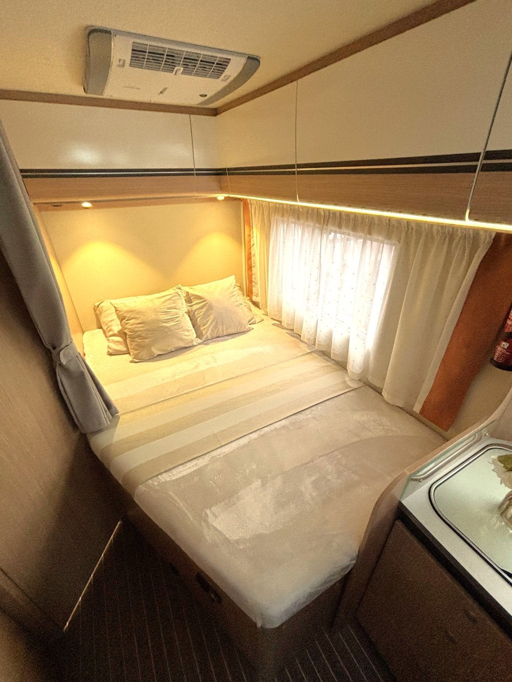 Carado Capron Liberté VIP 690 VIP FRANSBED+HEFBED DAKAIRCO, Caravans en Kamperen, Overige brandstoffen, 6 tot 7 meter, Bedrijf