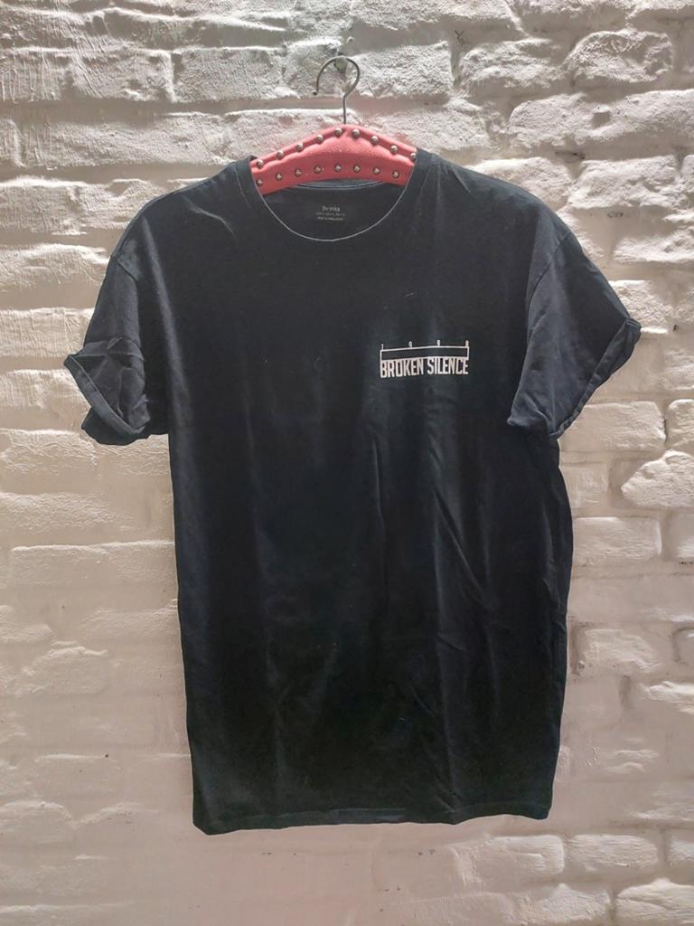 Bershka T-shirt 'Broken Silence' Maat XL, Kleding | Heren, T-shirts, Verzenden, Zwart, Maat 56/58 (XL), Zo goed als nieuw
