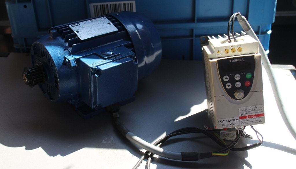 Toshiba Freq regelaar,  230 in 3ph uit met 1pk motor, Hobby en Vrije tijd, Elektronica-componenten, Ophalen, Zo goed als nieuw