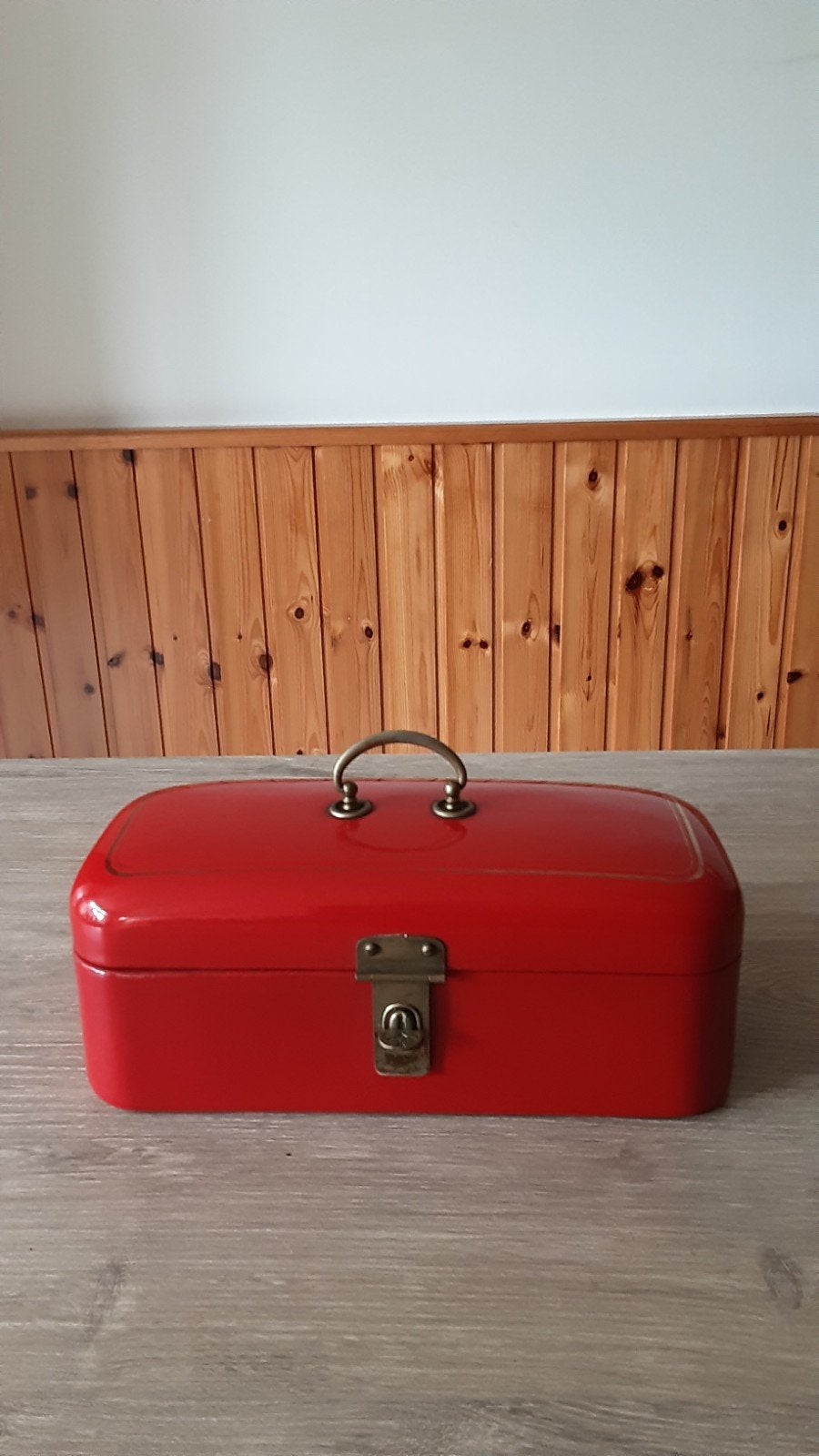 EMAILLE ROOD KOEKTROMMELTJE MET GOUDEN BIES., Antiek en Kunst, Antiek | Emaille, Ophalen of Verzenden