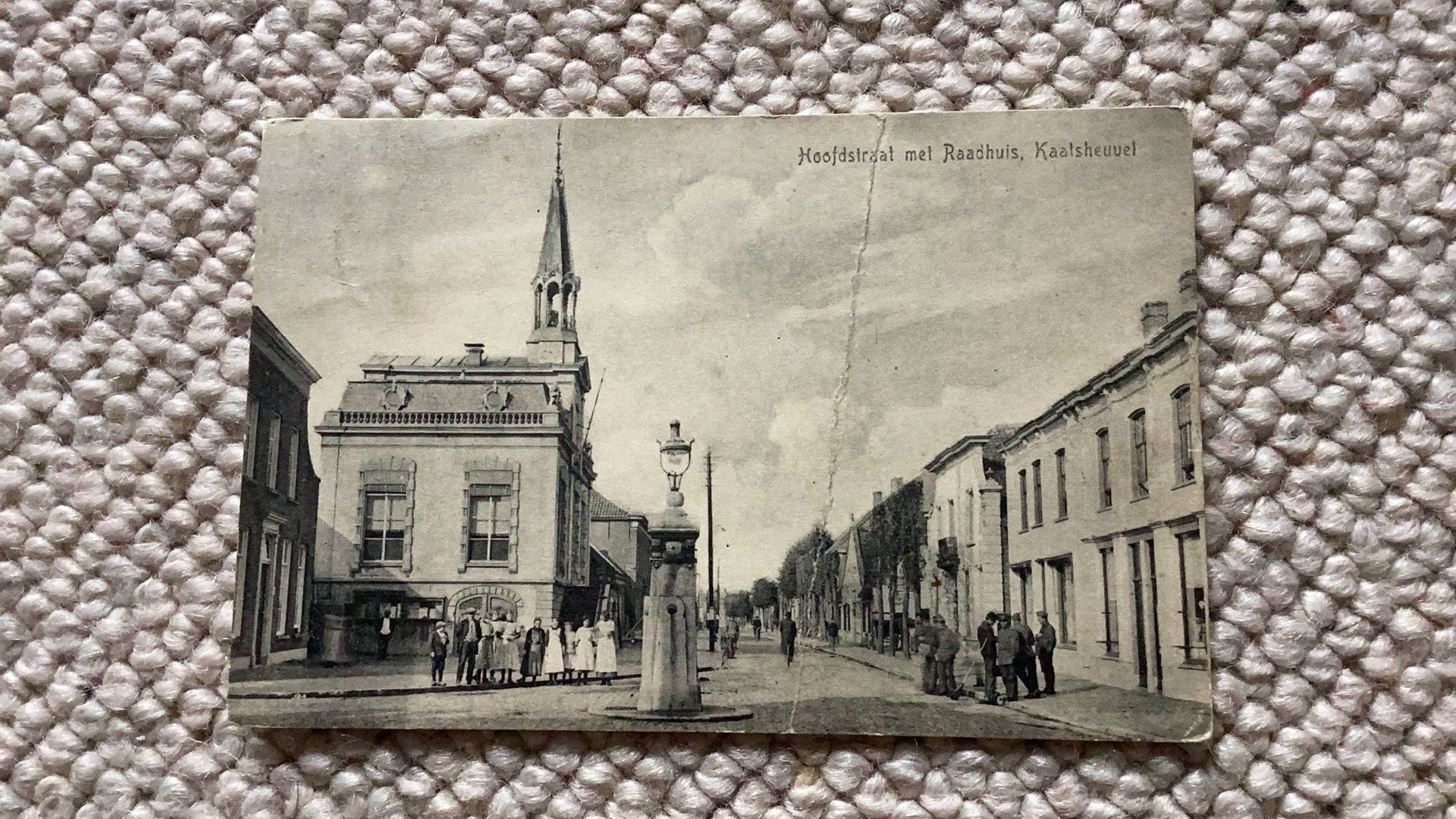 Ansichtkaart Kaatsheuvel Hoofdstraat met Raadhuis begin 1900, Verzamelen, Ophalen of Verzenden, Voor 1920, Gelopen, Noord-Brabant
