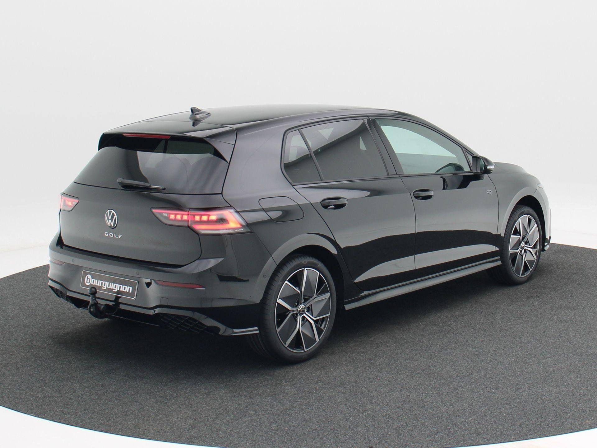 Volkswagen Golf R-Line Edition 1.5 eTSI 116 PK | Trekhaak |, 1498 cc, 116 pk, Zwart, Bedrijf