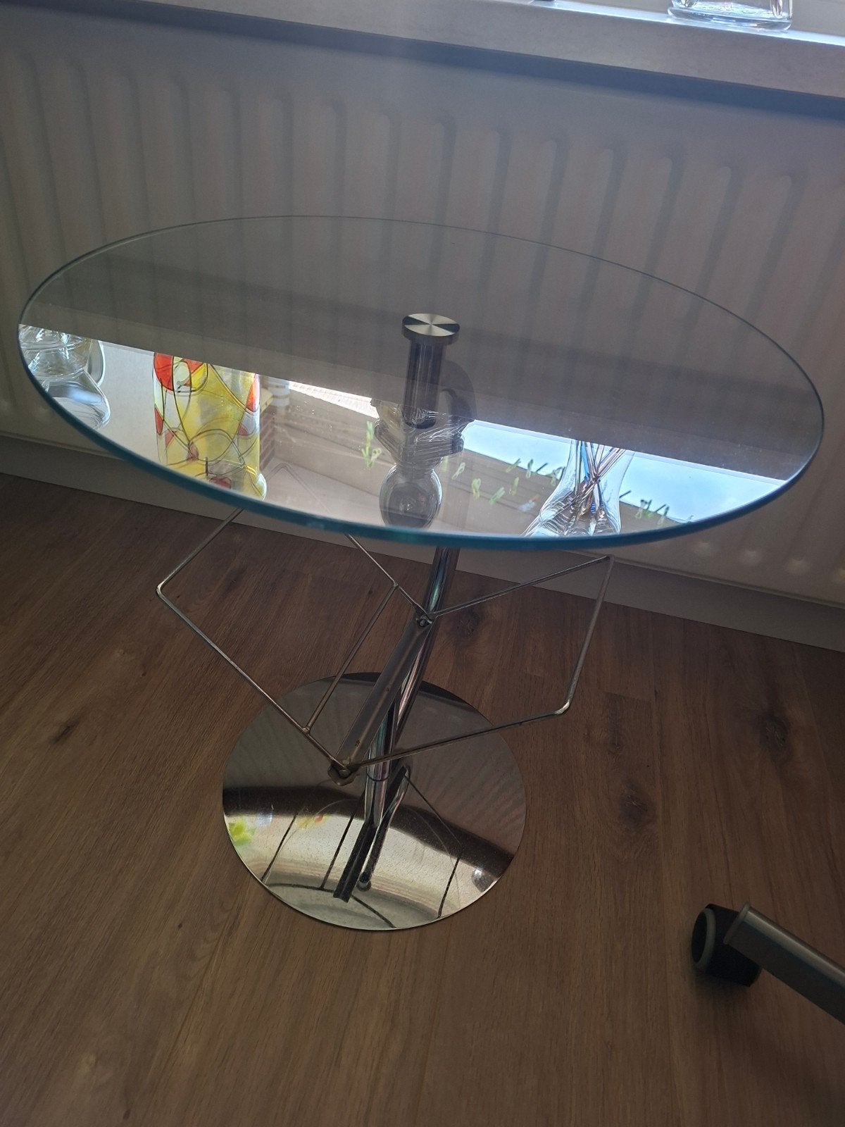 Set van 2 glazen bijzettafels met metalen onderstel, Ophalen, Gebruikt, Rond, Glas