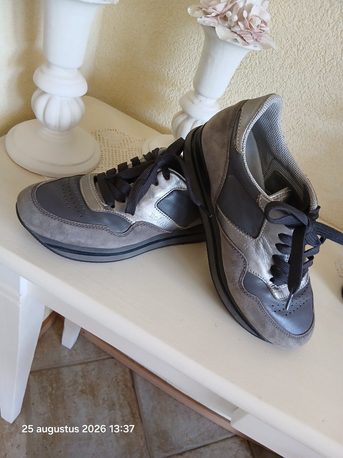 Hogan maat 37.5 nieuwprijs 359.95€, Kleding | Dames, Schoenen, Ophalen of Verzenden, Grijs, Sneakers of Gympen, Hogan