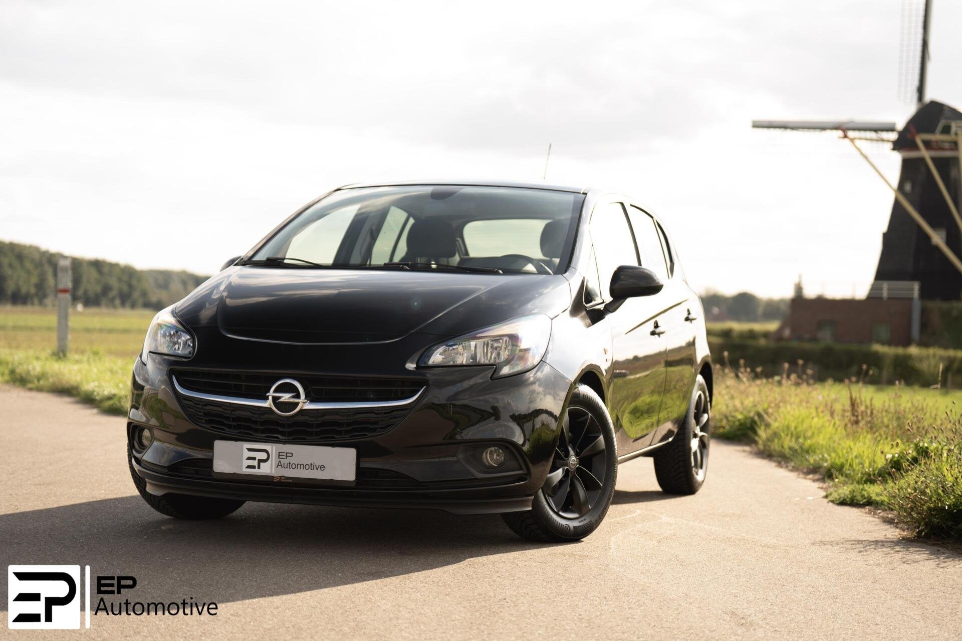 Opel Corsa 1.4 Black Edition|Carplay|Stoel+Stuur vewarming|, Voorwielaandrijving, Gebruikt, 4 cilinders, Zwart