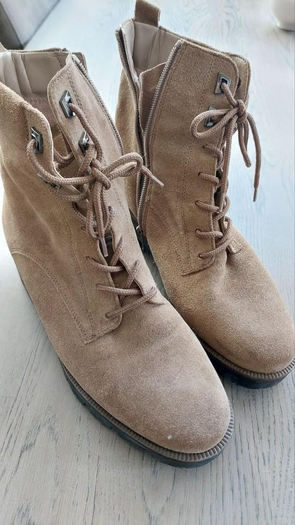 Suède beige dames enkellaarsjes van Gabor  maat 7, Beige, Lage of Enkellaarzen, Gabor, Ophalen of Verzenden