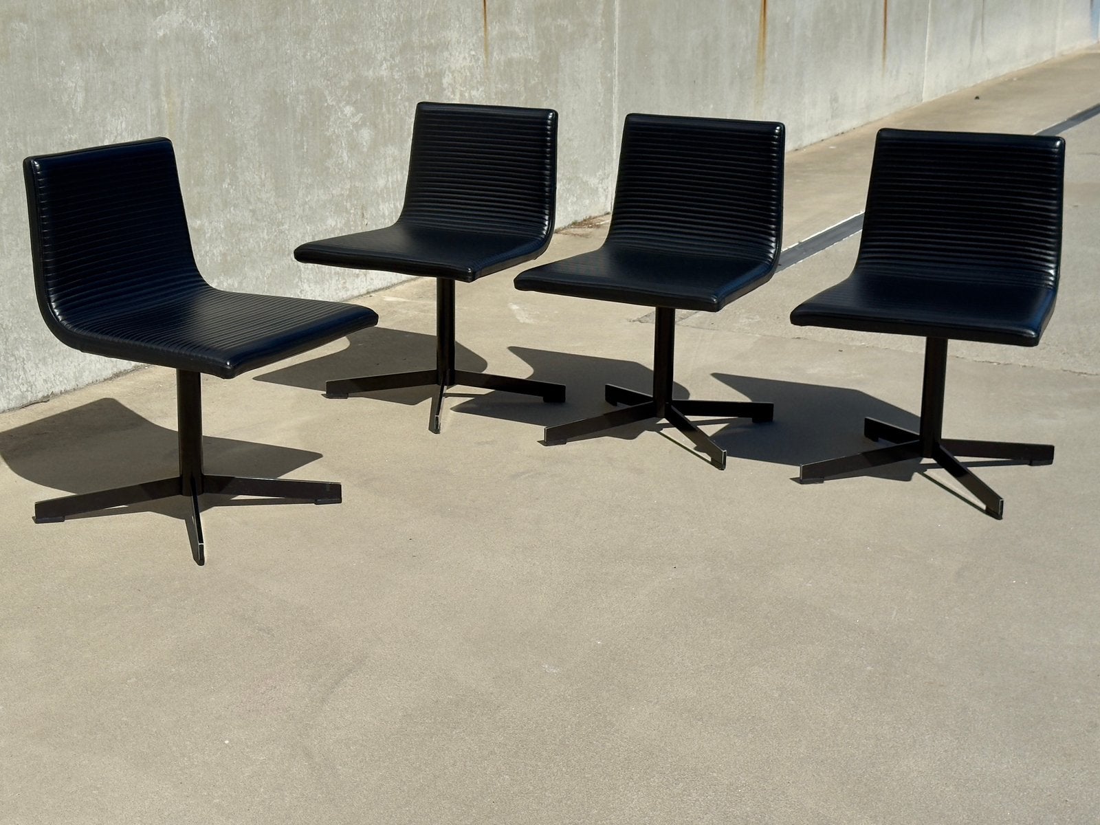 B&B ITALIA 4 leren draaistoelen design VINCENT VAN DUYSEN, |, Zwart, Zo goed als nieuw, Vier