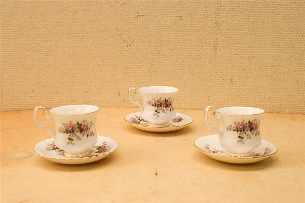 Royal Albert porseleinen 3 kopjes en 3 schotetjes 44005, Gebruikt, Ophalen of Verzenden, Bord(en), Overige stijlen