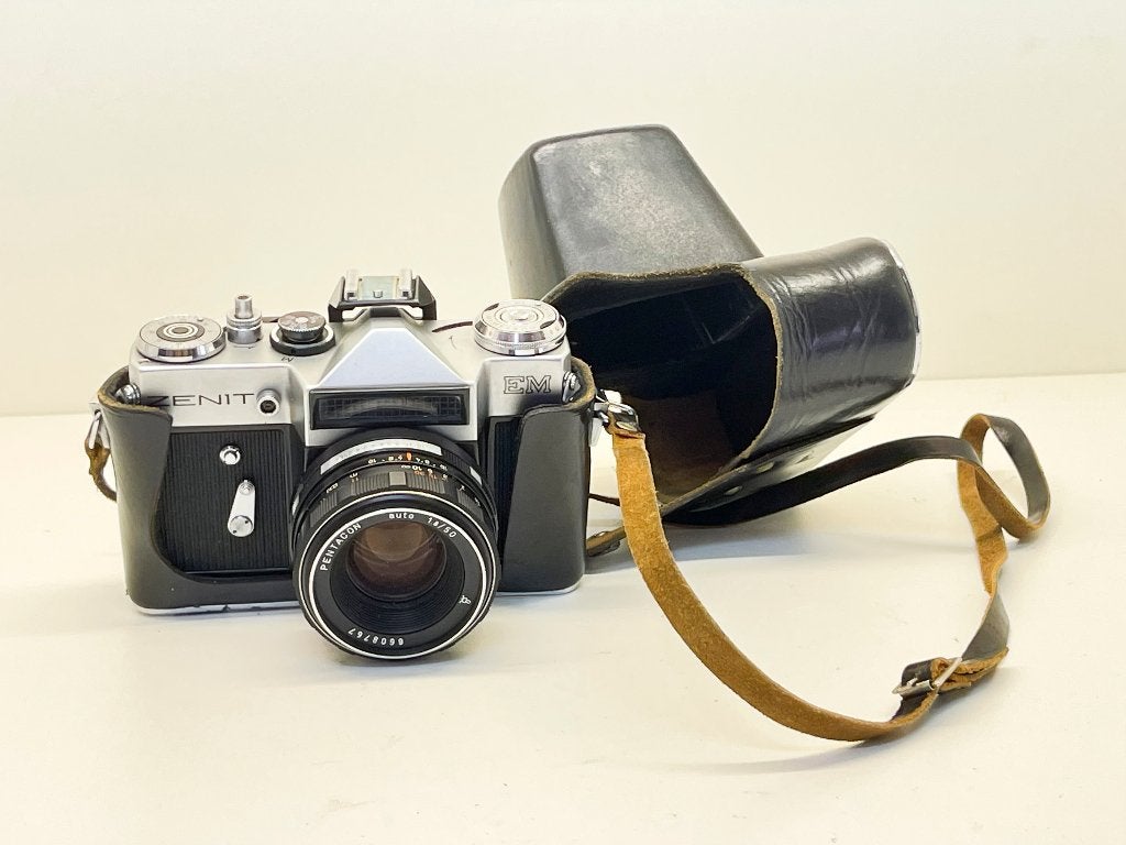 ZENIT EM analoog fotocamera met 50mm 1.8 lens&leren hoes, Spiegelreflex, N, Ophalen of Verzenden, Zenit