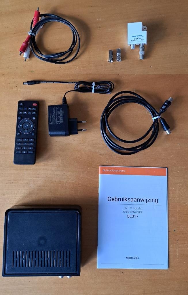 digitale radiotuner Quantis QE317, Ophalen of Verzenden, Zo goed als nieuw