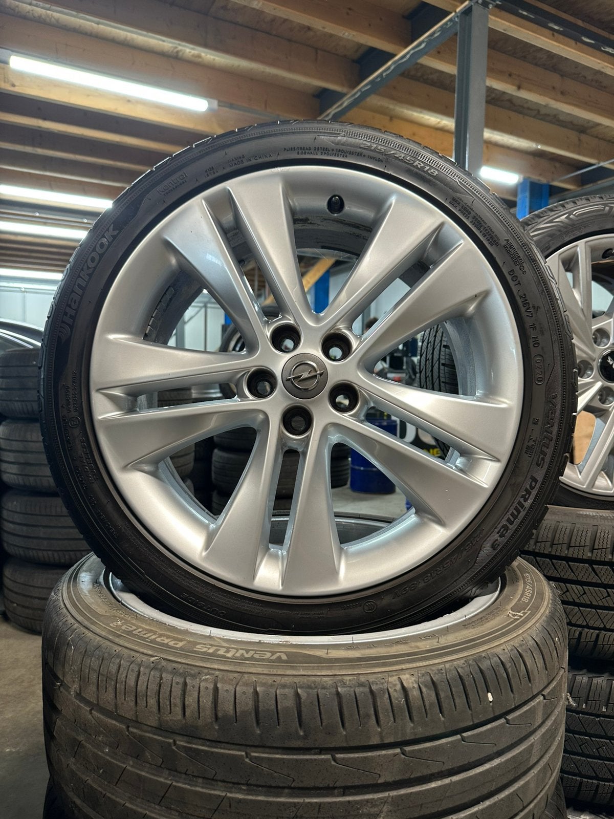 Zeer nette opel astra 18 inch 5x105 velgen wielen banden, Auto-onderdelen, 18 inch, Banden en Velgen, Ophalen of Verzenden, Zomerbanden