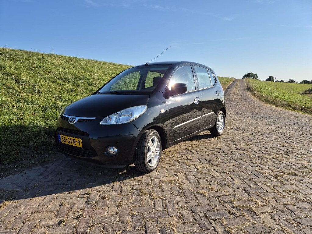 Hyundai i10 1.1I 5DR AUT 2008 Zwart, Auto's, Hyundai, Stof, 31 €/maand, 4 cilinders, Zwart