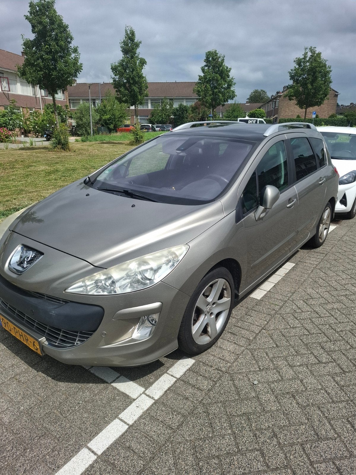 Peugeot 308 1.6 THP 115KW SW 2011 Grijs, Voorwielaandrijving, Stof, 7 stoelen, Handgeschakeld