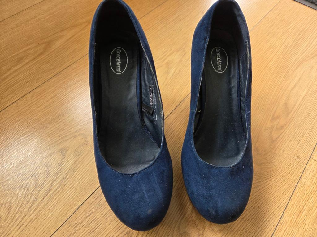 Blauwe pump maat 38, Kleding | Dames, Schoenen, Pumps, Blauw, Ophalen of Verzenden, Graceland