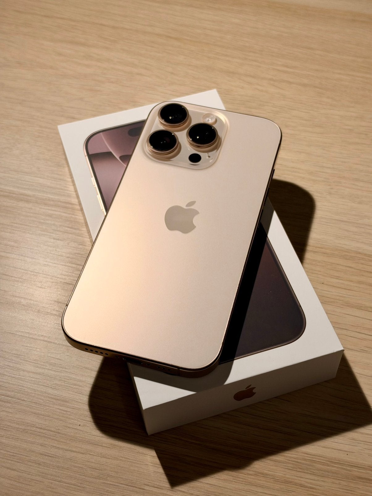Apple iPhone 16 Pro 256gb Desert Titanium