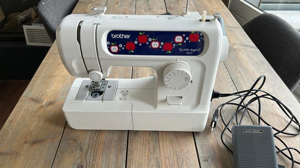 Brother little angle, Ophalen, Zo goed als nieuw, Naaimachine, Brother