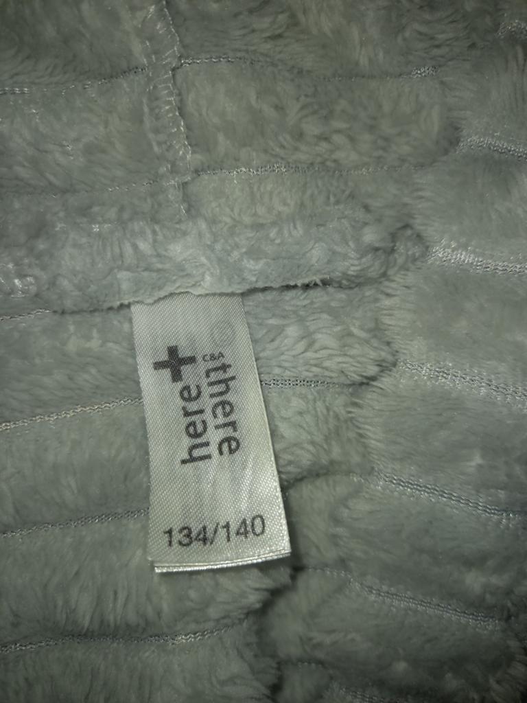 Mooie z.g.a.n. muisgrijze badjas maat 134/ 140, Kinderen en Baby's, Ophalen of Verzenden, Zo goed als nieuw, Meisje, Nacht- of Onderkleding