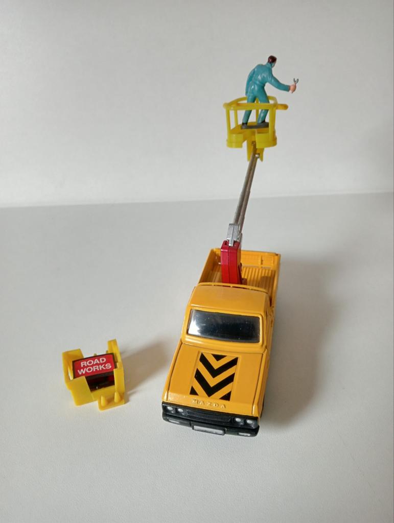 Vintage Mazda Pick-up met hoogwerker en wegwerker, Hobby en Vrije tijd, Ophalen of Verzenden, Nieuw, Auto, Corgi