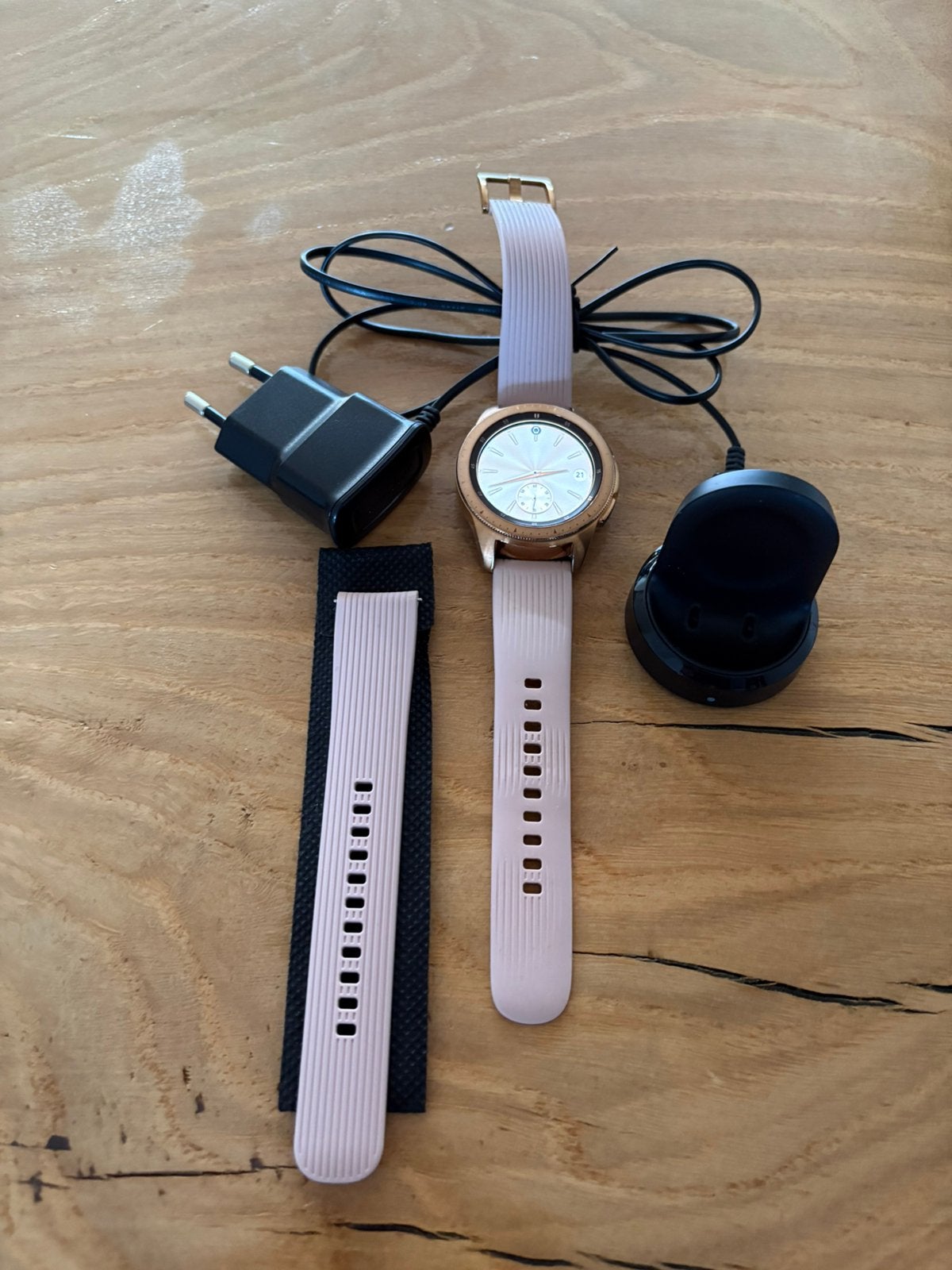 Samsung Galaxy Watch 1455 + 2 opladers + extra bandje, Ophalen of Verzenden, Zo goed als nieuw, Roze, Android