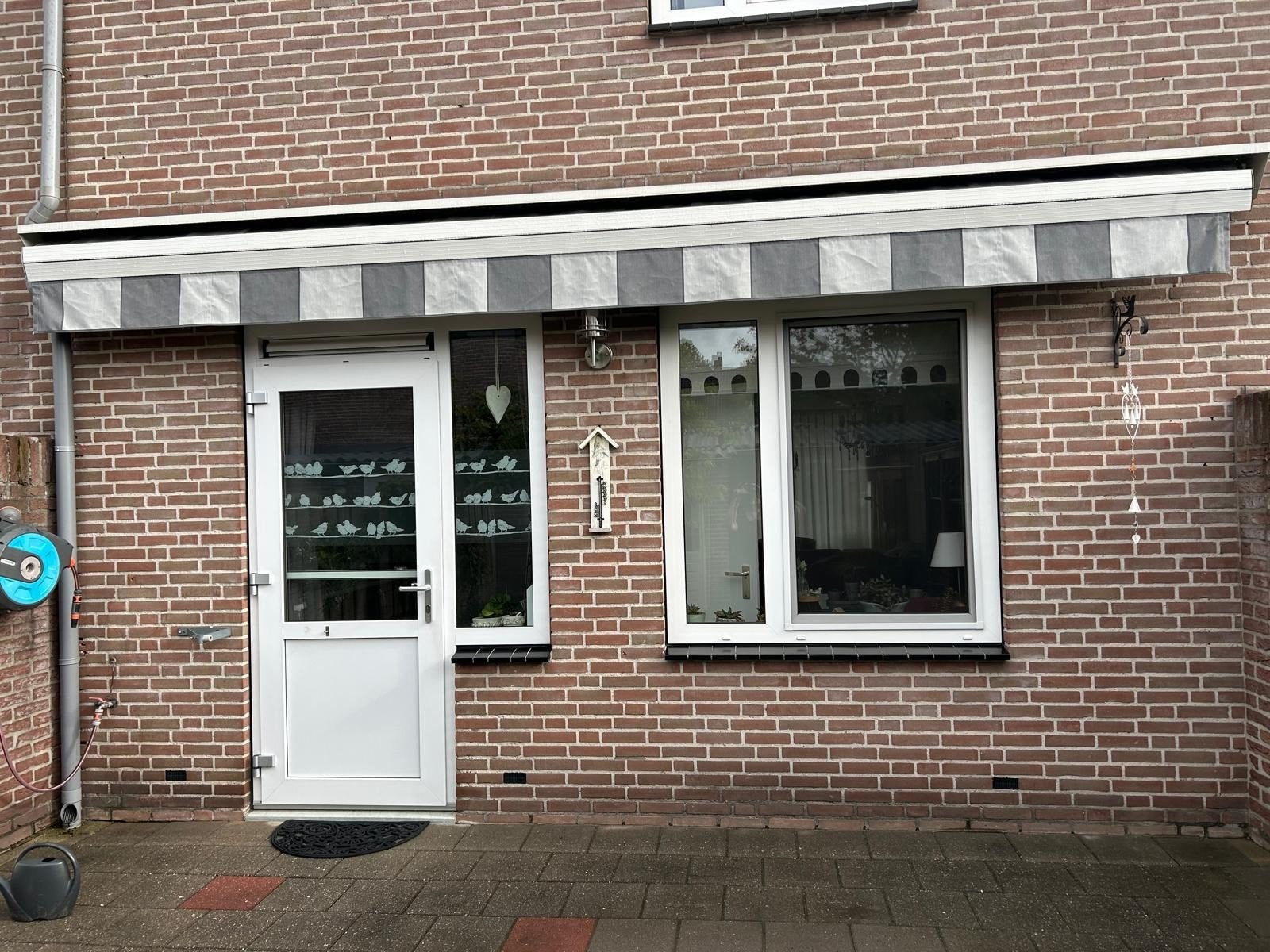 Elektrisch knikarmscherm (5.50m breed x 3.00m uitval), Ophalen, Gebruikt, 450 cm of meer, Elektrisch
