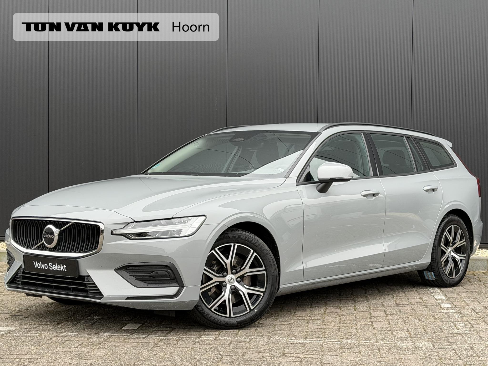 Volvo V60 2.0 B3 Essential Edition Elek. trekhaak / Driver A, Auto's, Stof, 4 cilinders, 163 pk, Origineel Nederlands