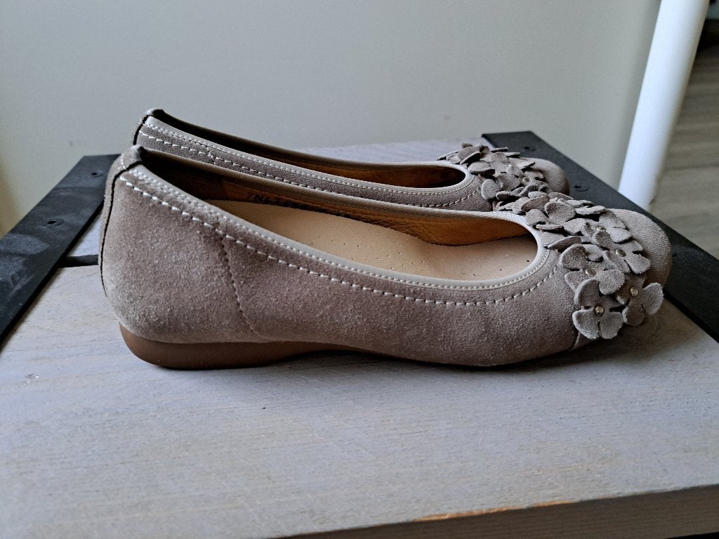 Damesschoenen, Kleding | Dames, Schoenen, Ophalen of Verzenden, Instappers, Beige, Footnotes
