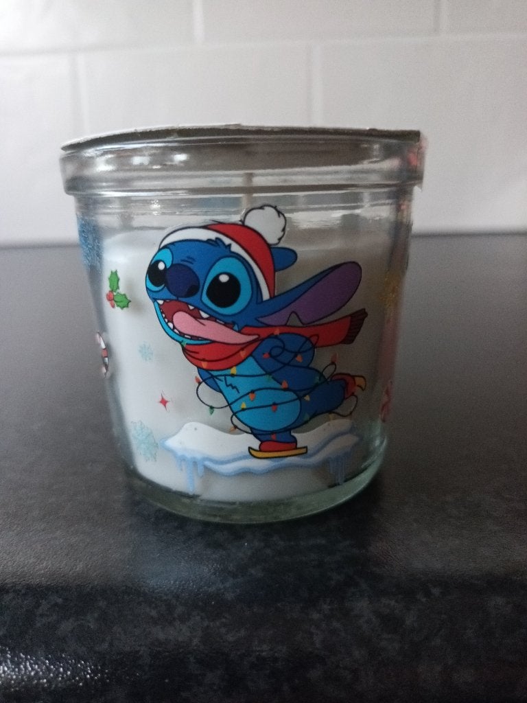 Nieuw geurkaars nr 13; rondom bestickerd met Stitch schaatse, Wit, Nieuw, Ophalen of Verzenden, Glas