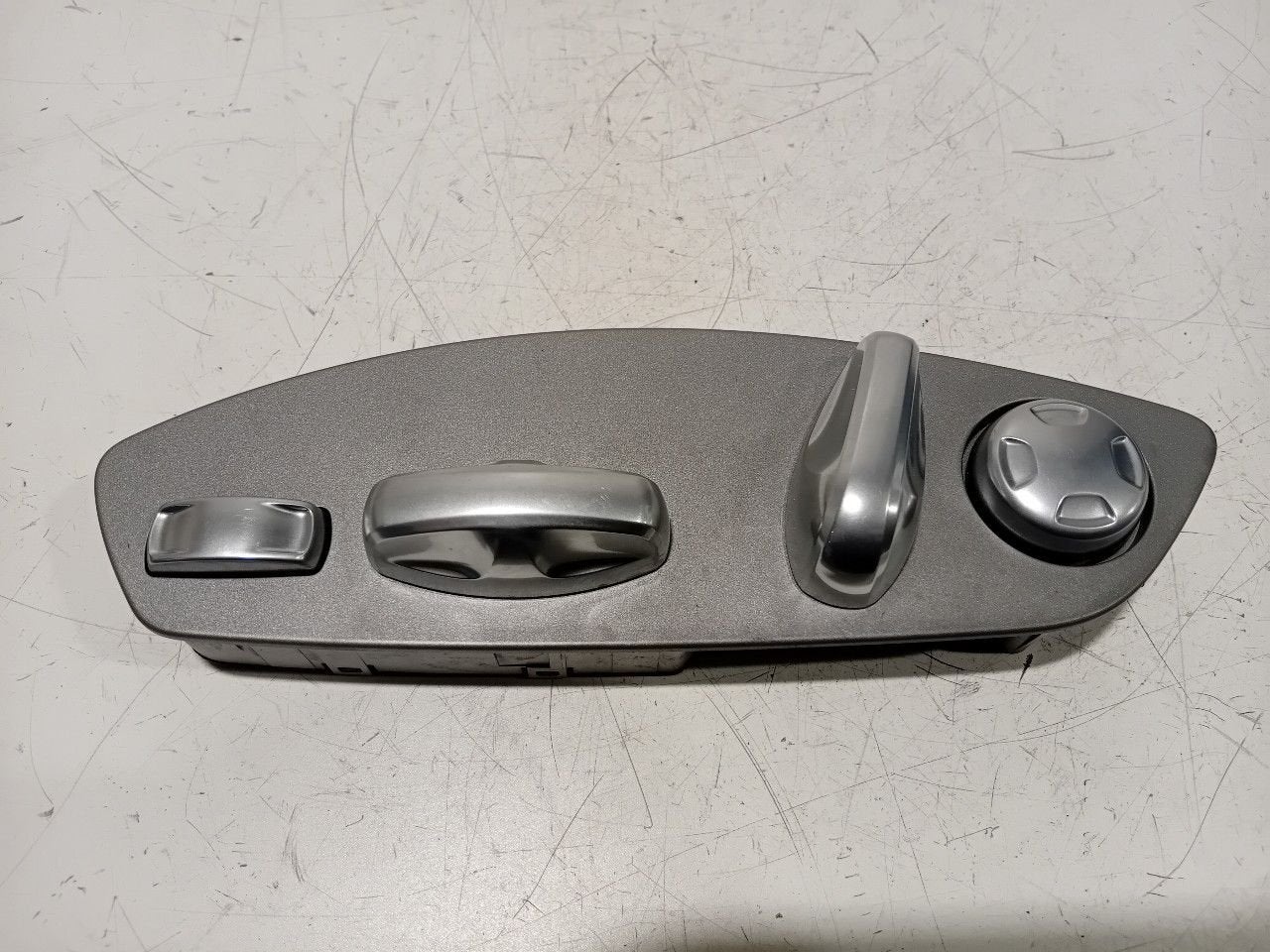 Stoelverstelling schakelaar Porsche Macan, Auto-onderdelen, Onderdelen@venauto.nl, Van der Ven Autorecycling B.V., Gebruikt, Ettenseweg 76, 4706 PB Roosendaal, The Netherlands