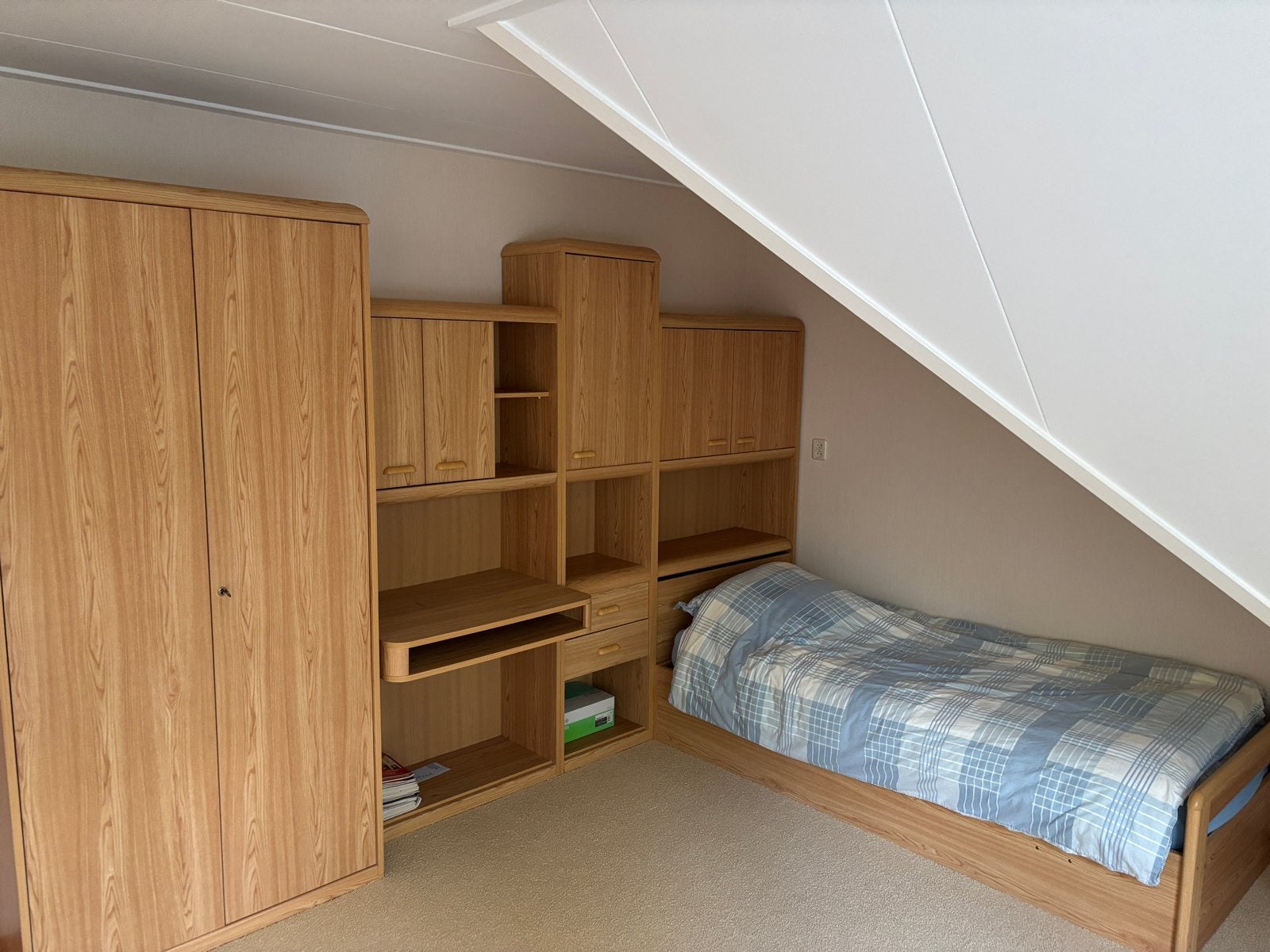 Complete Kinderkamer: Kledingkast, Bureau & Bed (280x230), Ophalen, Gebruikt, Jongetje of Meisje