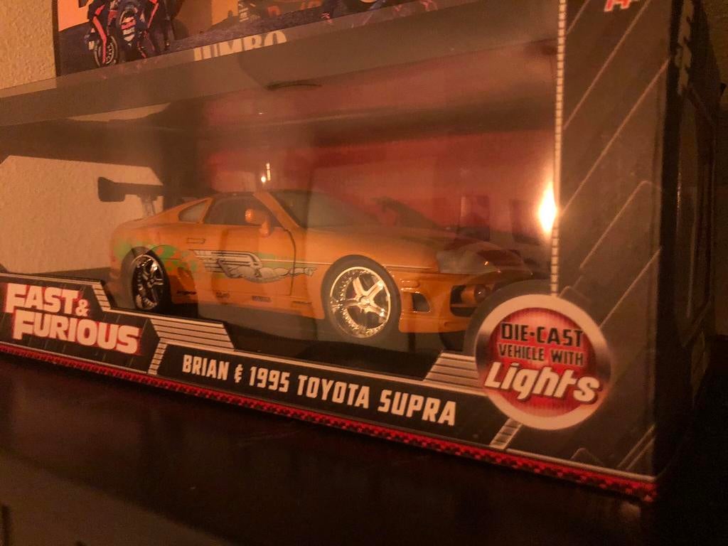 Mooie NIEUWE 1:18 toyota supra nieuw in doos+verlichting, Ophalen of Verzenden, Zo goed als nieuw