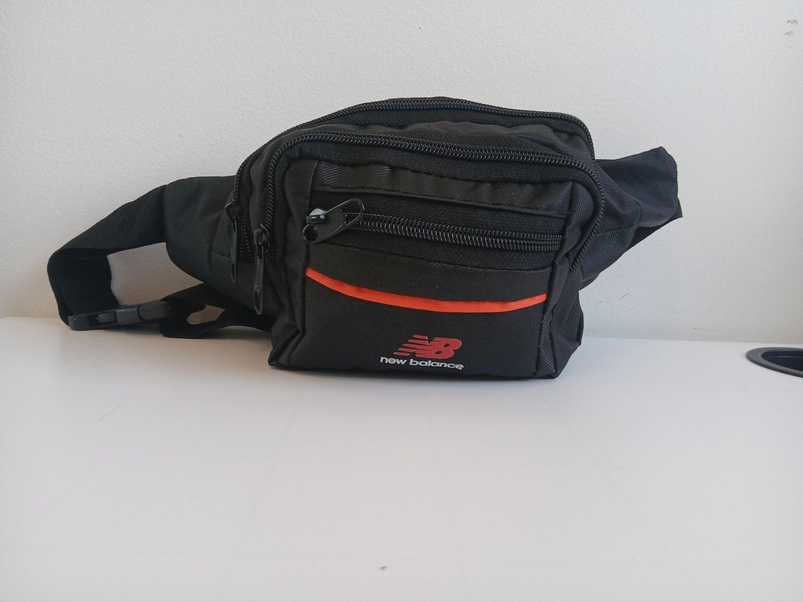 New Balance heuptasje - Zwart met rood logo, Ophalen of Verzenden, Nieuw, Zwart