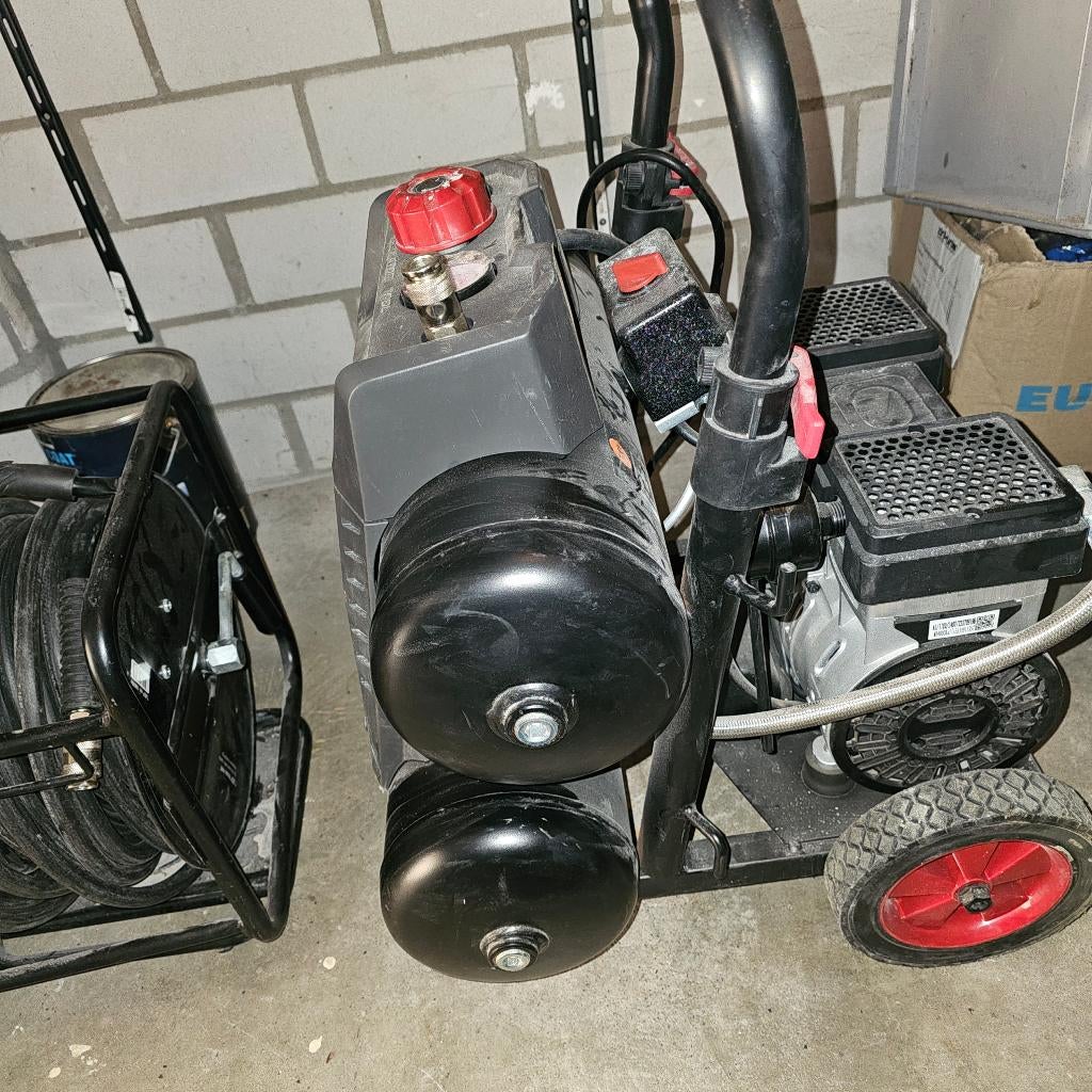 Compressor, Doe-het-zelf en Verbouw, Ophalen, Zo goed als nieuw, Minder dan 200 liter/min, Olievrij