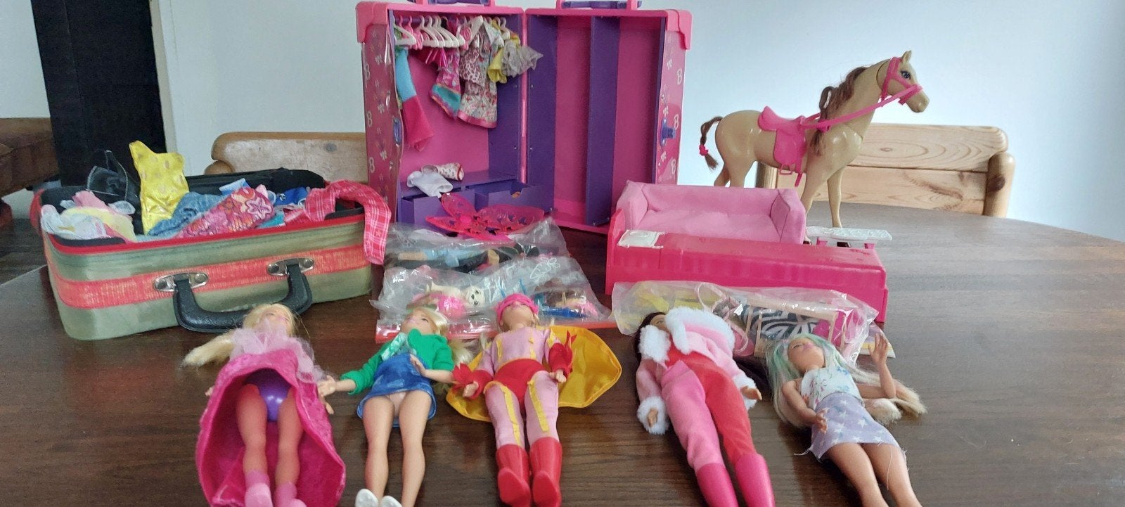 Allerlei barbies, kleertjes en accessoires, Kinderen en Baby's, Ophalen, Gebruikt, Barbie