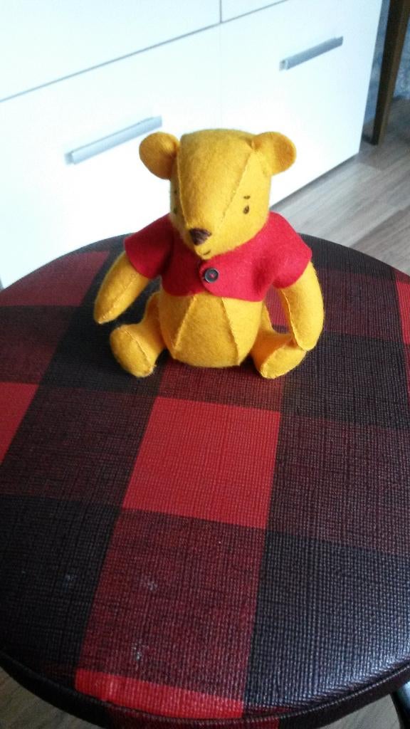 Winnie de Pooh beertje - vilt, Ophalen of Verzenden, Nieuw, Figuurtje(s), Wolvilt
